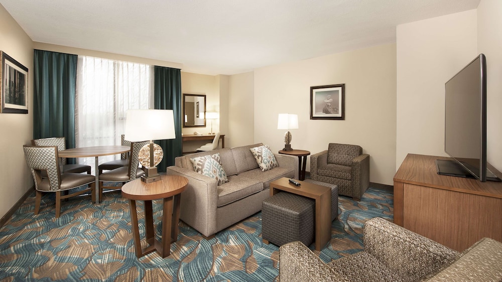 Executive Suite, 1 King Bed, Two Rooms - Photo 4