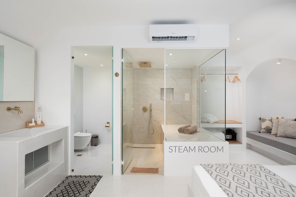 Cave Suite with Private Hot Tub & Private Steam Room (D1), photo 6