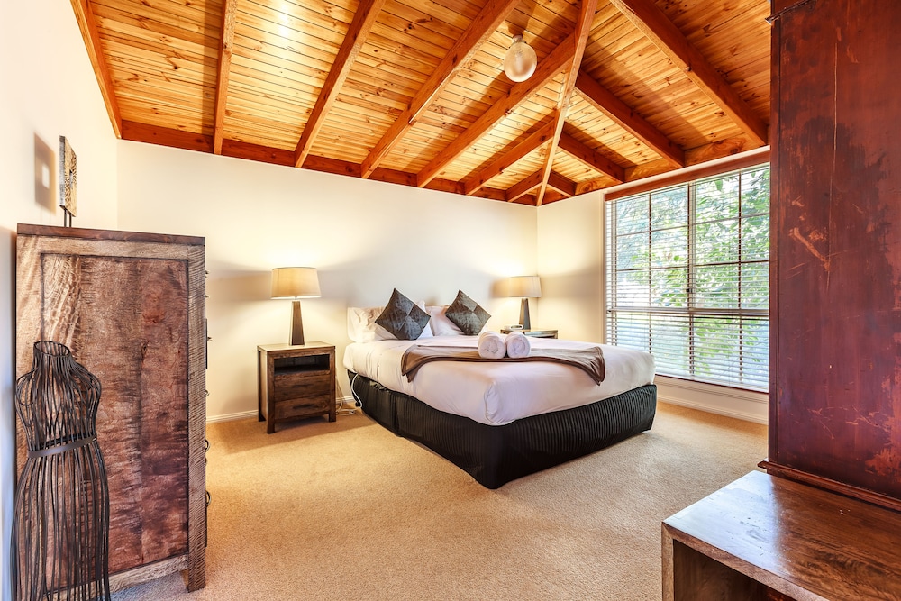Superior Cottage, 2 Bedrooms, Fireplace, Garden View photo 2