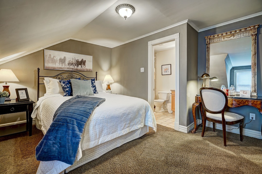 Comfort Room, 1 Queen Bed (George) photo 1