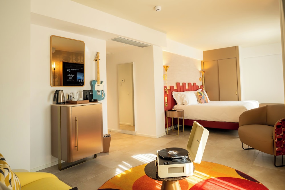 Studio Suite (Silver)