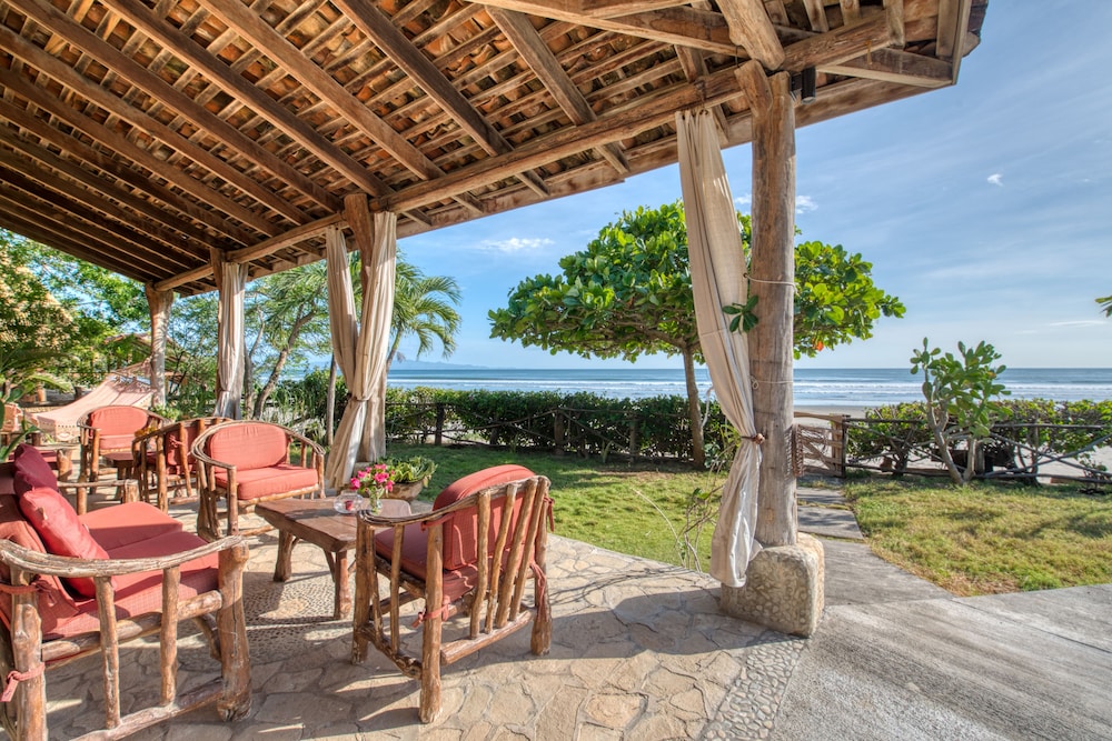 Panoramic Double Room, 1 King Bed, Private Bathroom, Ocean View photo 3