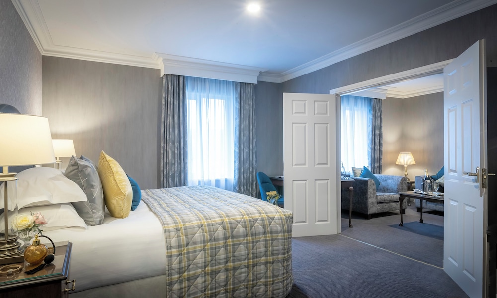 Deluxe Room, 1 King Bed - Photo 3