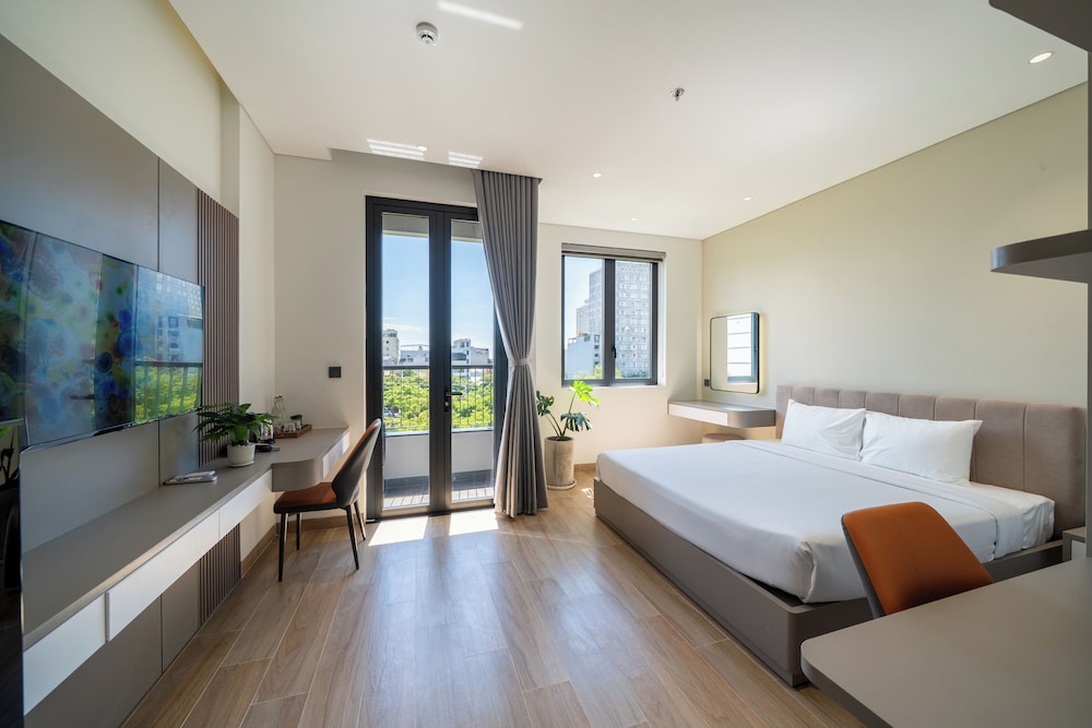 Luxury Studio, Balcony, Park View