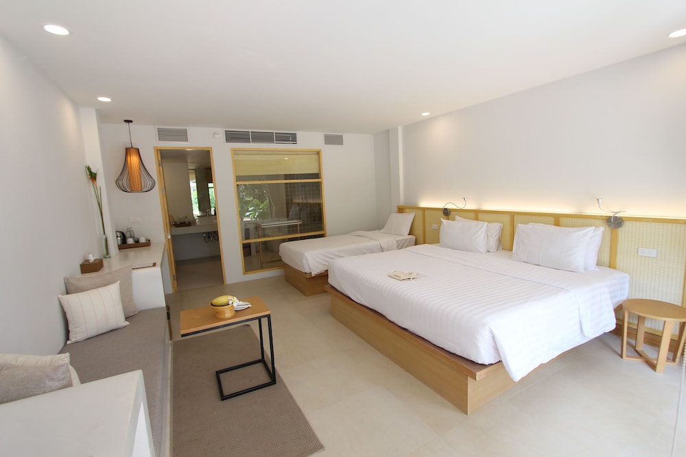 Deluxe Triple Room, Multiple Beds, Garden View - Photo 5