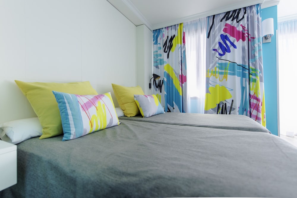 Standard Double Room (3 adults and 1 child) photo 2