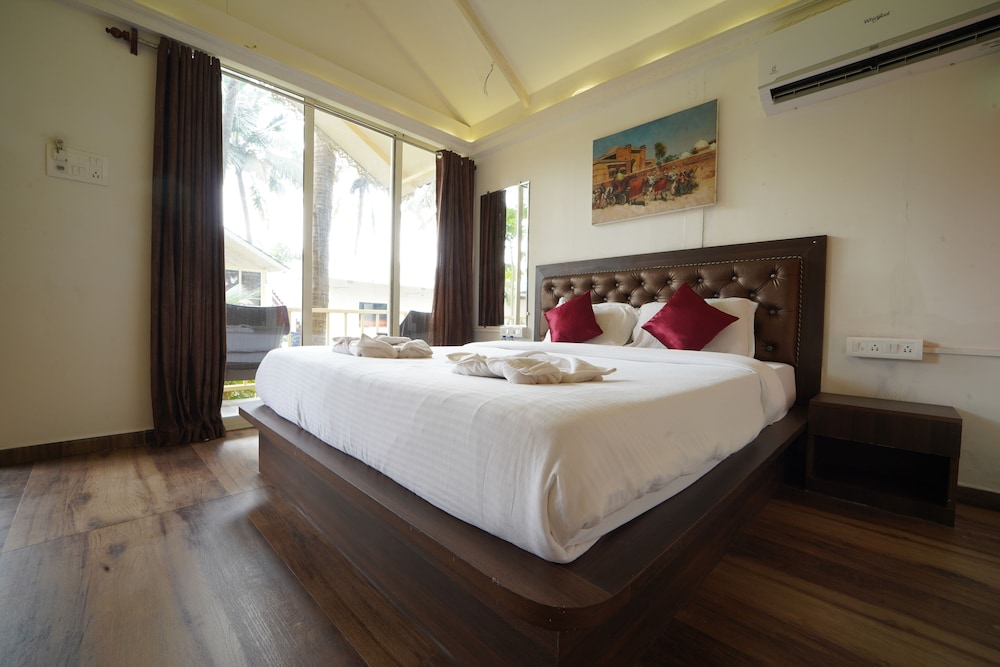 Deluxe Cottage, 1 Queen Bed, Partial Sea View photo 3