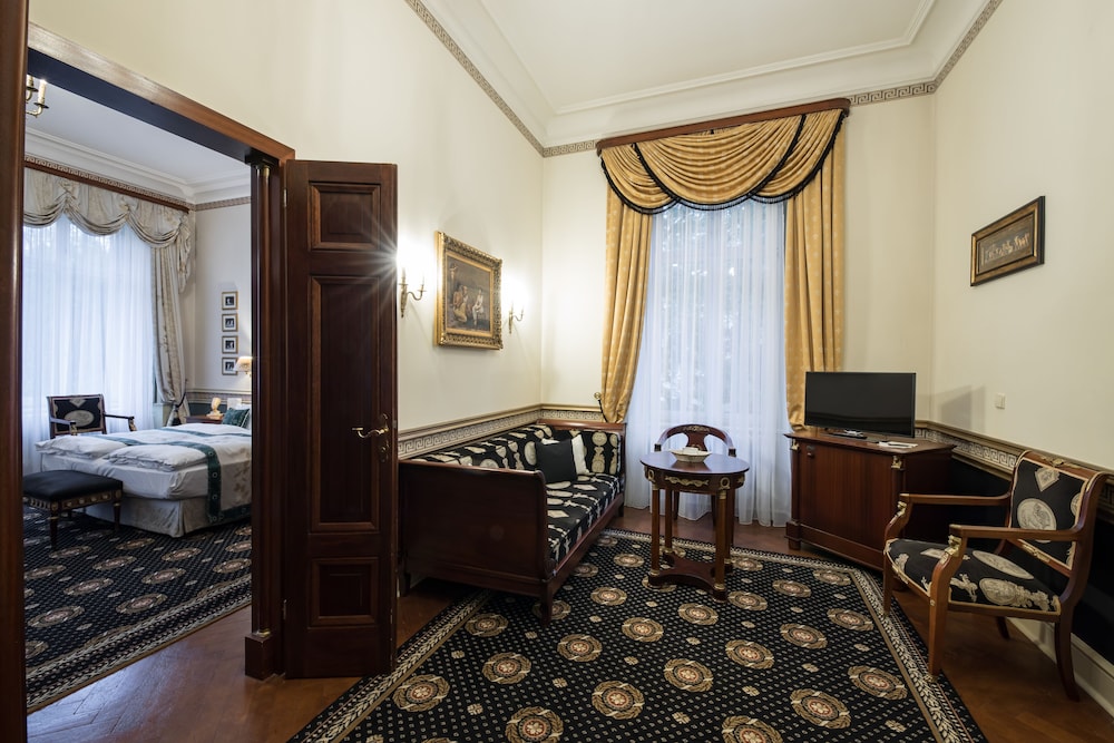 Suite, Jetted Tub - Photo 3