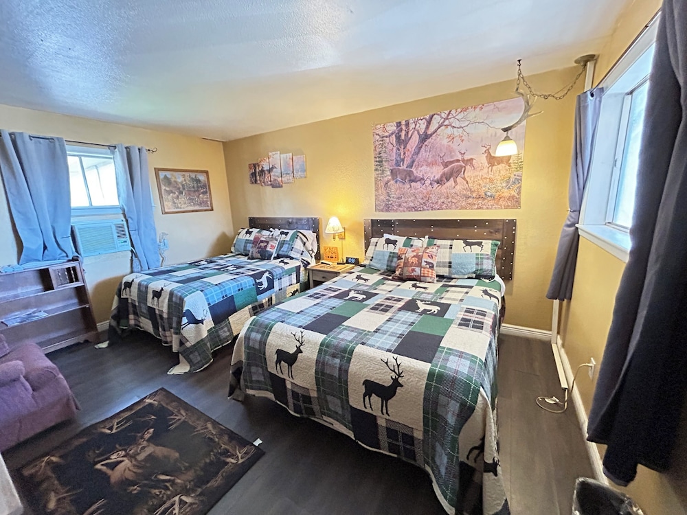 Suite #7, Deluxe Studio Suite, 2 Queen Beds, Kitchenette, Ground Floor photo 1
