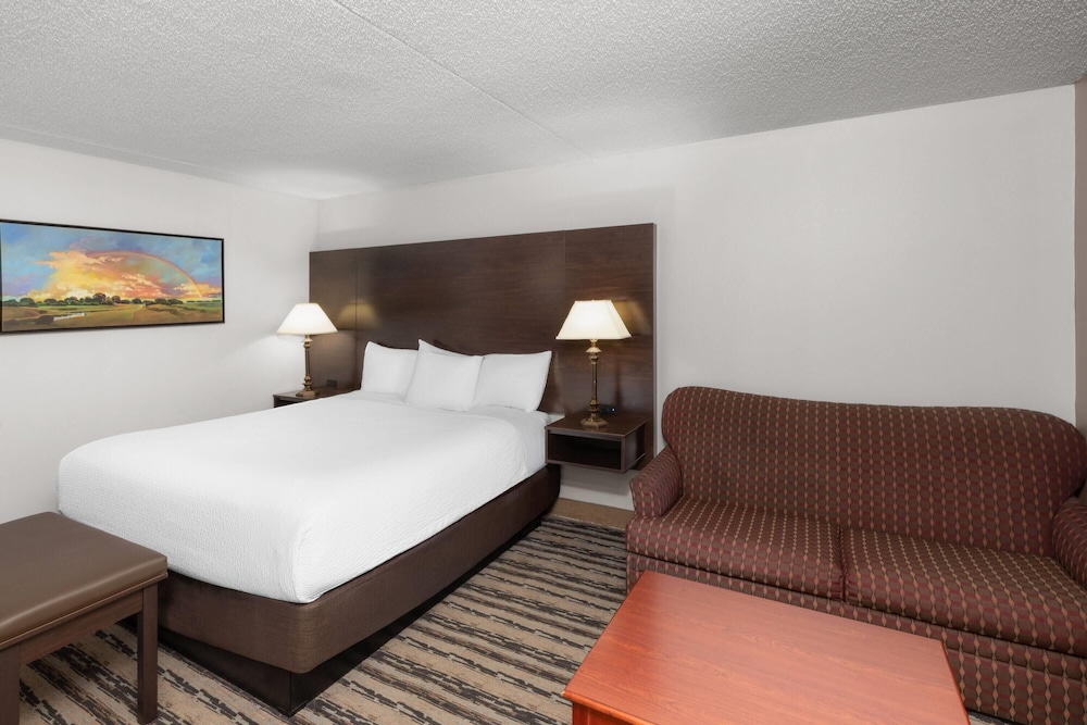Deluxe Room, 1 King Bed, Non Smoking (Second Floor) - Photo 2