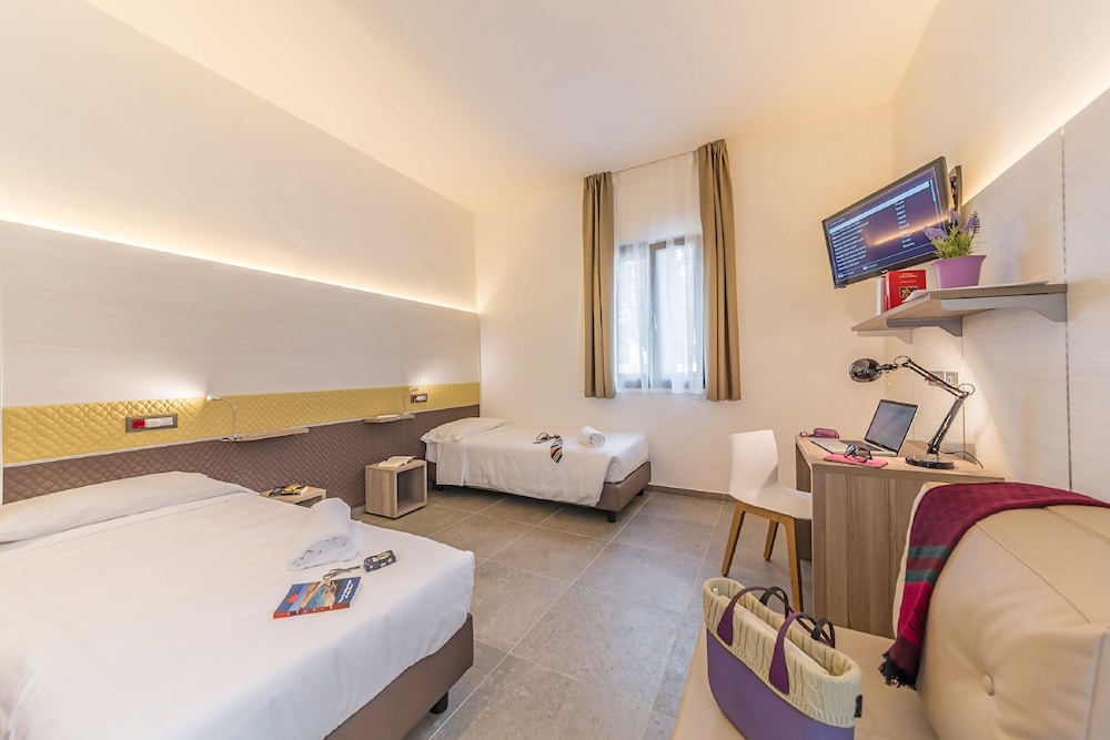 Deluxe Double Room Single Use photo 3