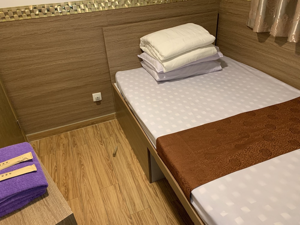 Basic Twin Room, 2 Twin Beds photo 2