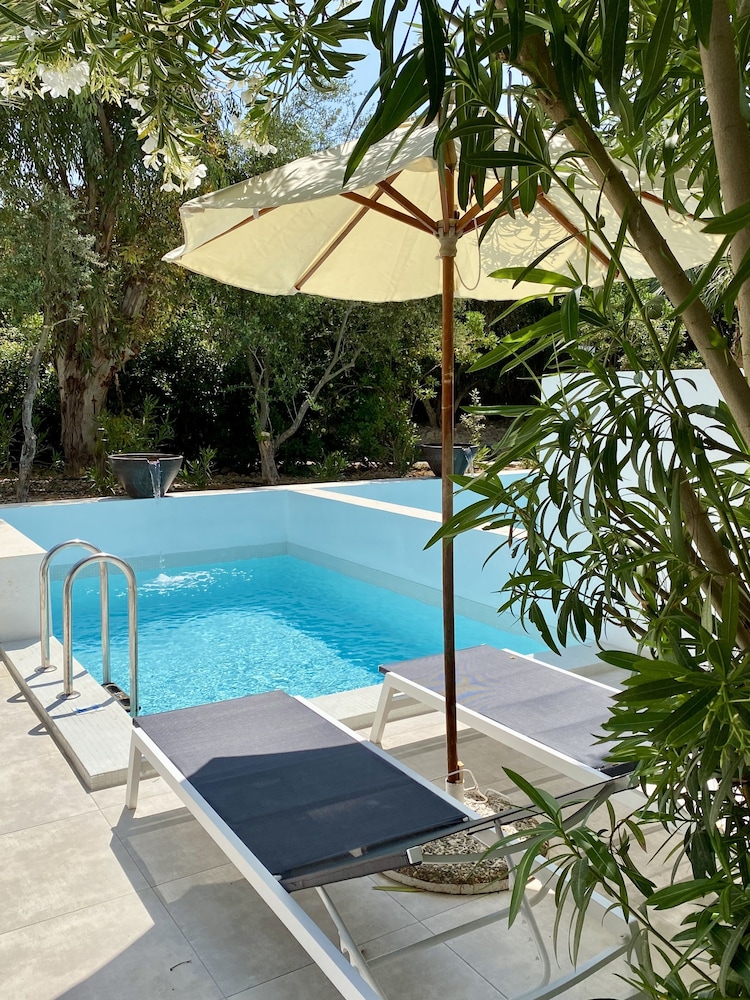 (Casual) Room with Private pool