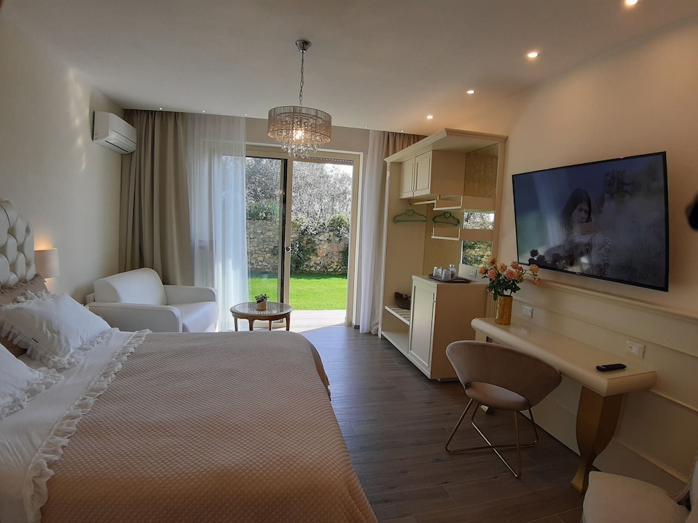 Deluxe Triple Room, Garden View, Annex Building (Via di murlo, 10/E) photo 2