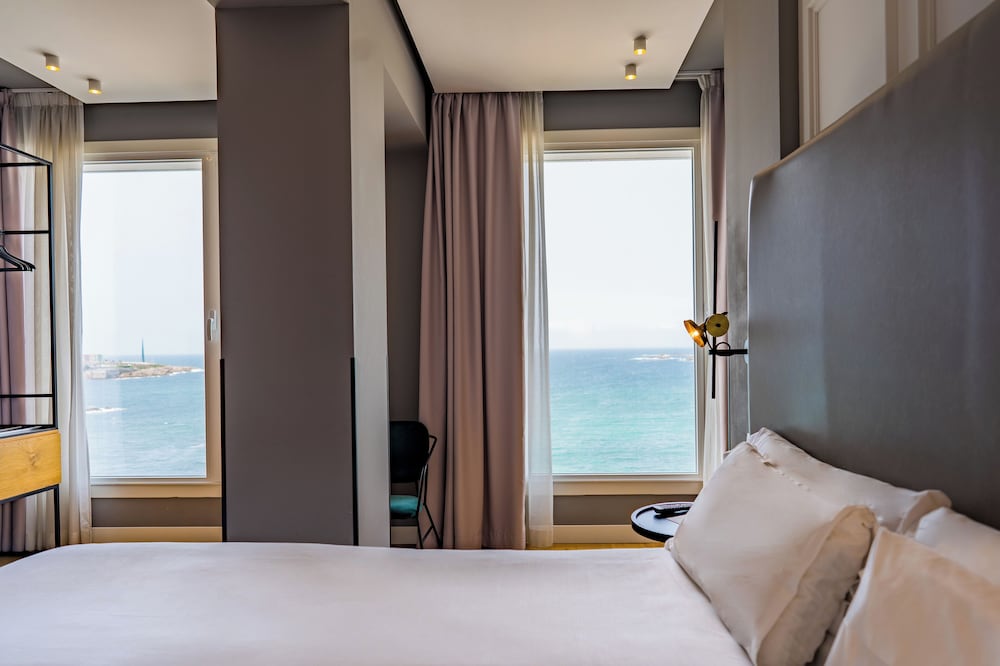 Double Room, Beach View - Photo 1