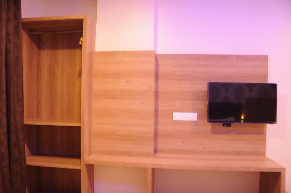 Deluxe Room - Photo 6