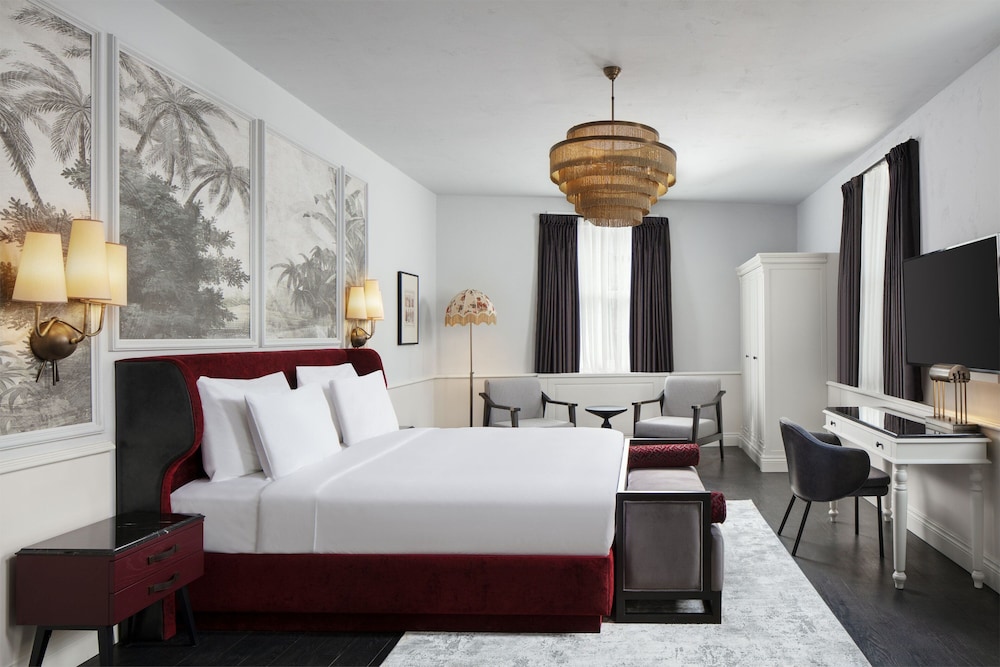 Grand Room, 1 King Bed, Non Smoking