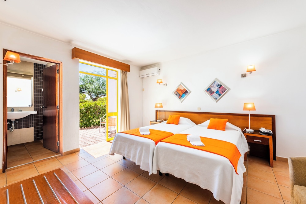 Standard Double or Twin Room - Photo 1