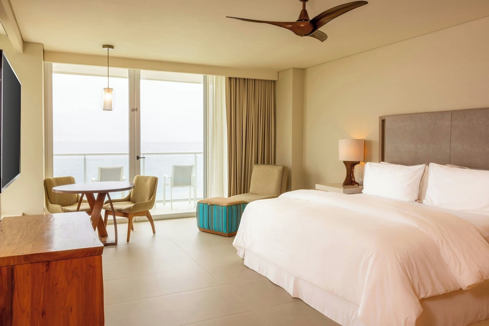 Classic Room, 1 King Bed, Balcony