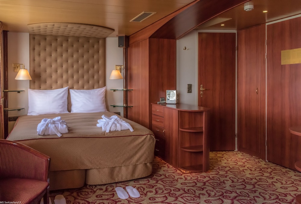 Business Suite, 2 Bathrooms, River View