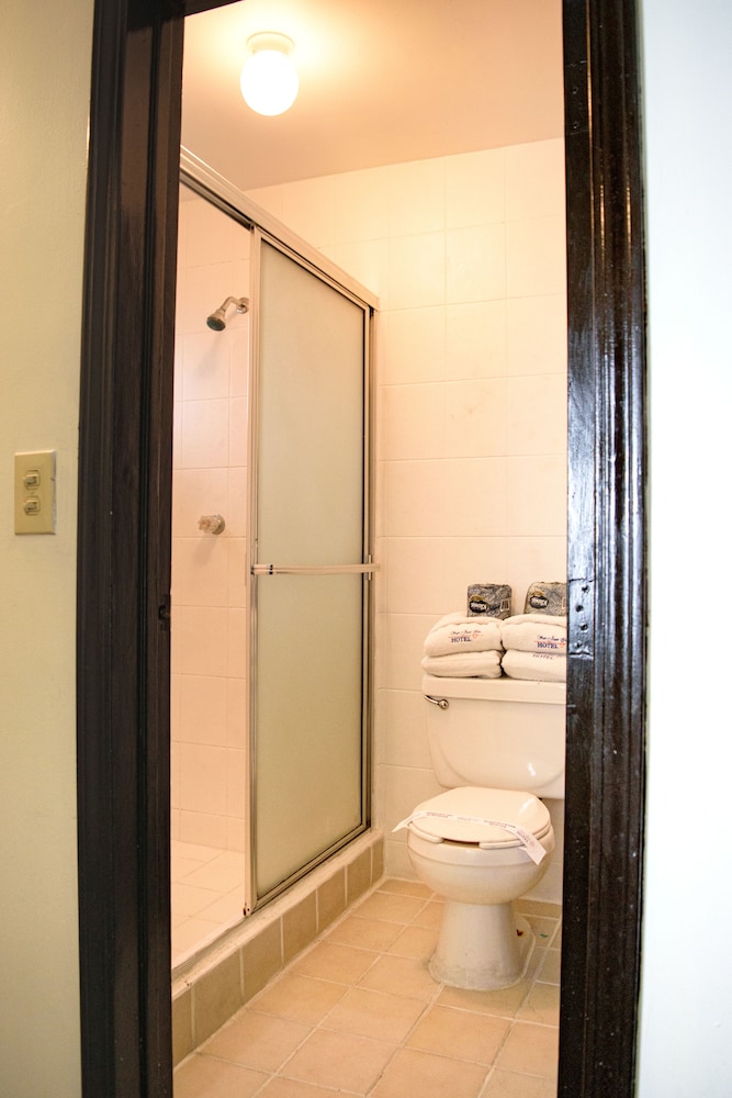 Basic Double Room photo 3