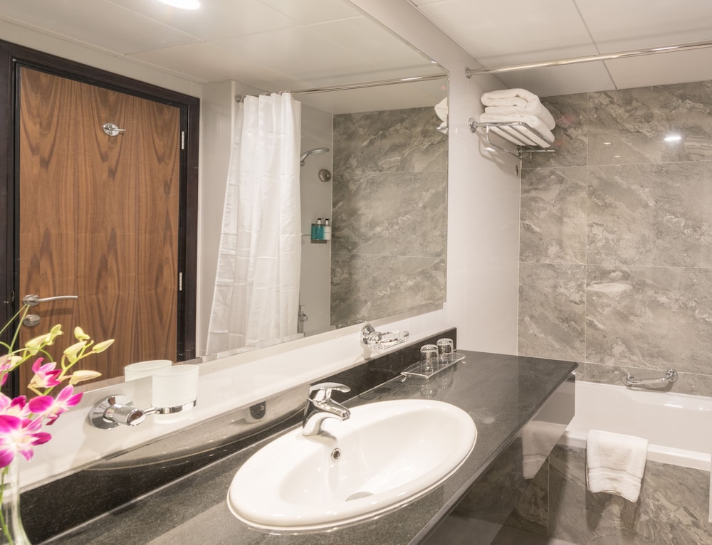 2 Twin Beds, Deluxe Room, City View photo 3