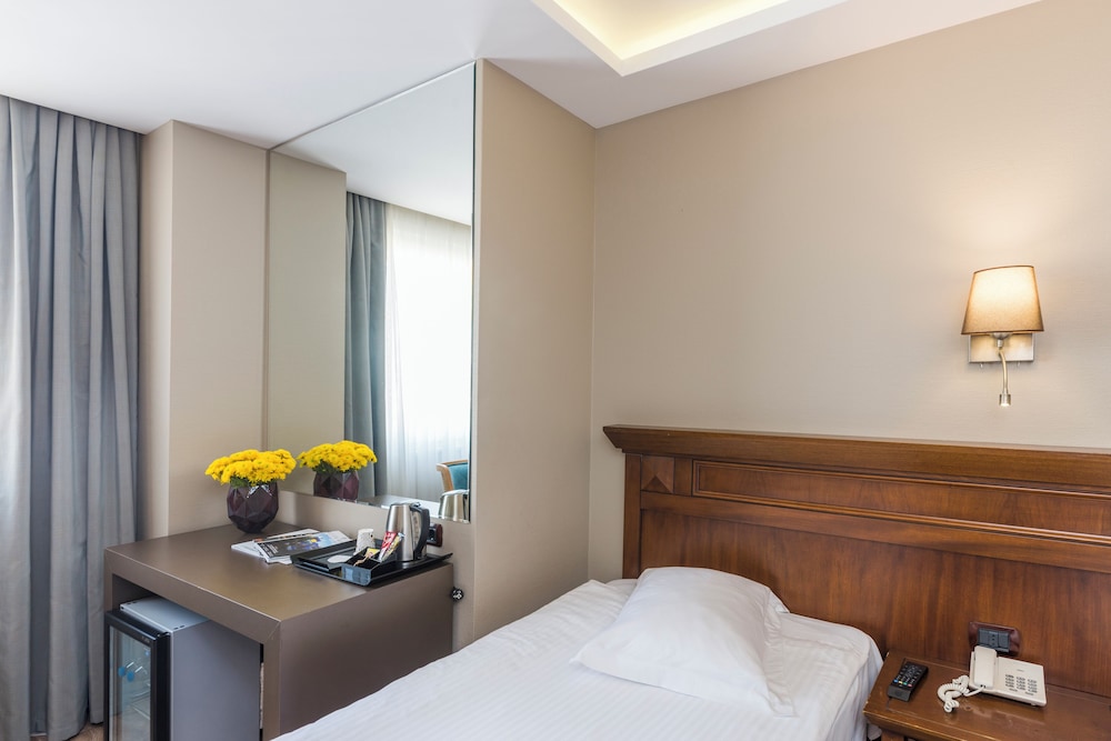 Standard Triple Room photo 2