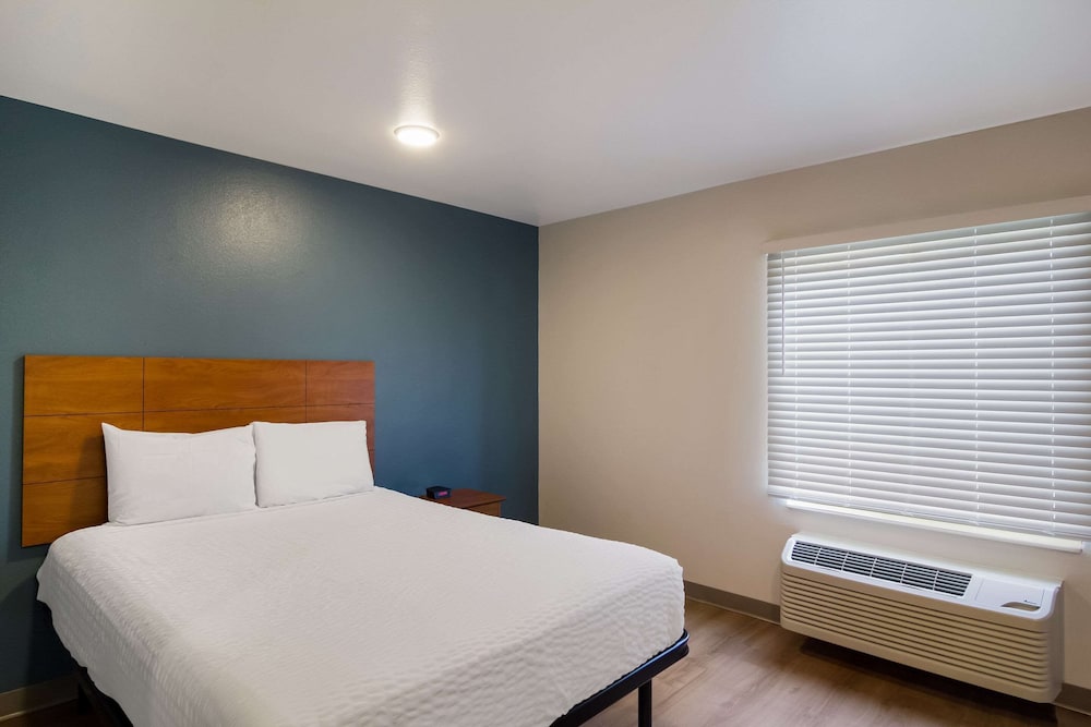 Standard Room, 1 Double Bed, Accessible, Non Smoking (Roll-in Shower) photo 2