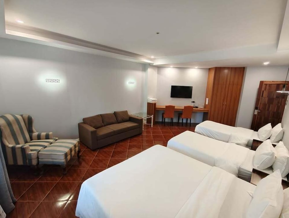 Family Room, 3 Bedrooms, Garden View