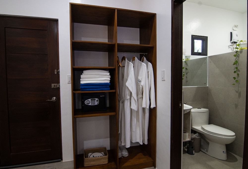 Standard Triple Room - Photo 9