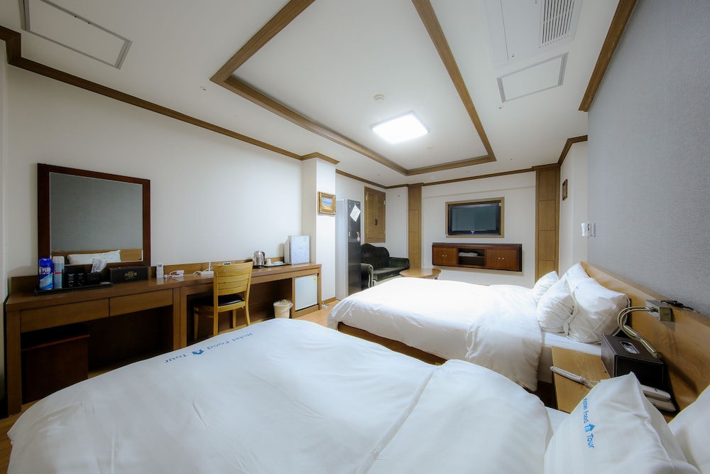 Deluxe Twin - Certified Korea Tourism Quality Break (Breakfast is not available on Mondays) photo 3