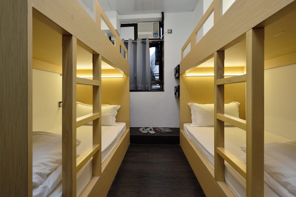 1 Bed In 4 Bed Female Dorm Only photo 3