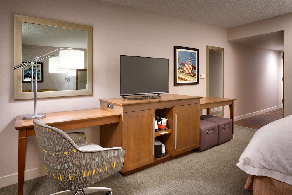 Room, 1 Queen Bed, Accessible, Non Smoking (Mobility & Hearing, Roll-in Shower) - Photo 3