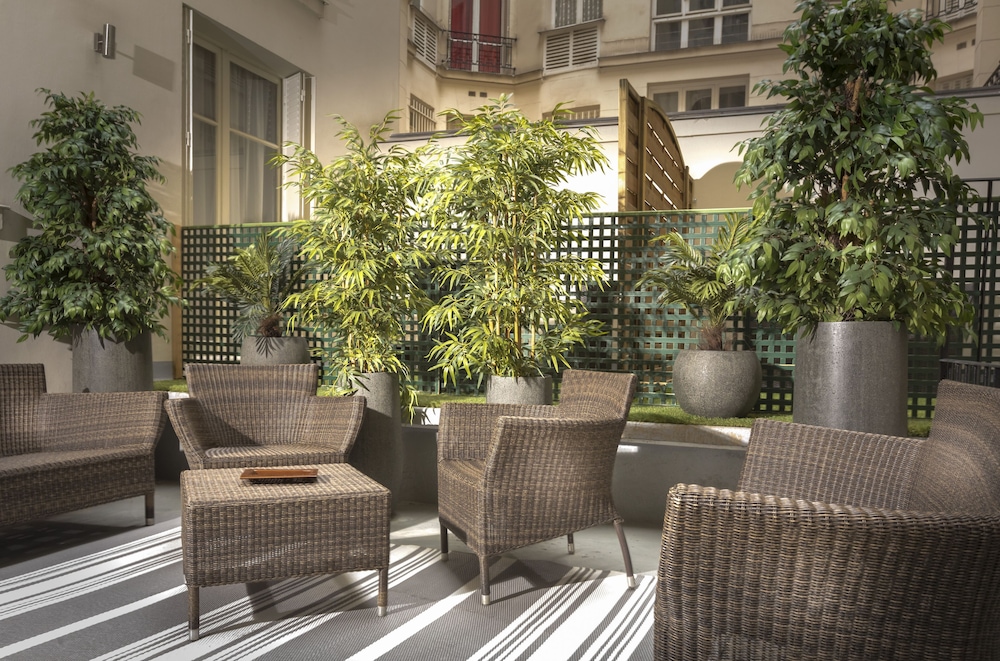 Classic Apartment, 1 Bedroom, Courtyard View photo 3