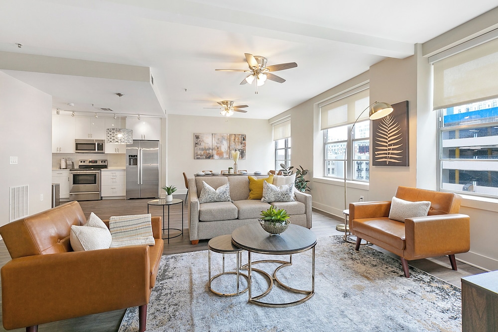 Luxury Apartment, 4 Bedrooms, 2 Bathrooms