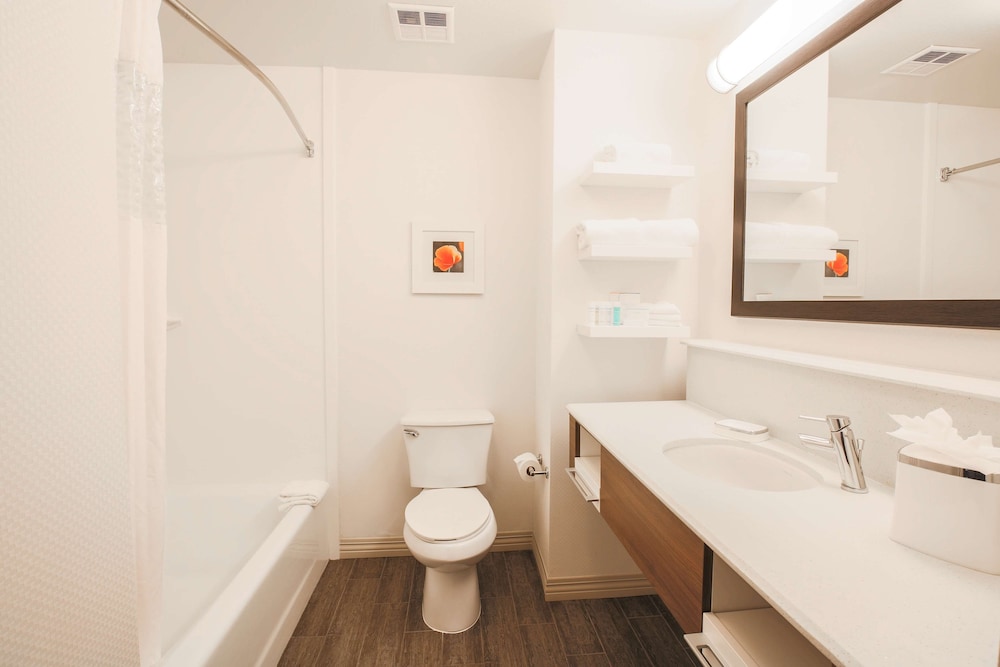 Room, 2 Queen Beds, Accessible (Hearing) - Photo 7