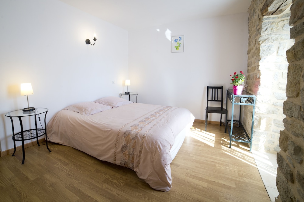Standard Room (Violette)