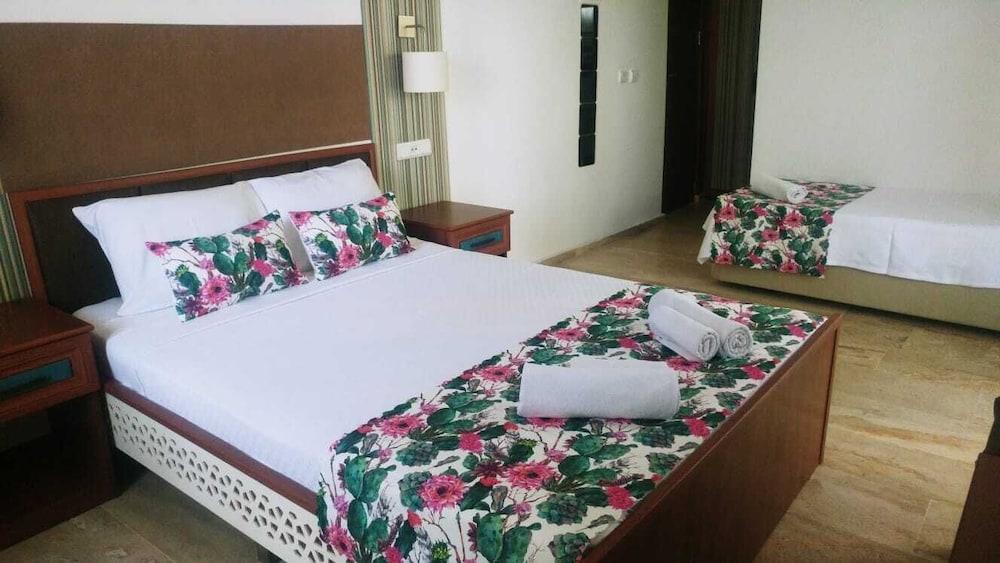 Family Triple Room, Multiple Beds, Pool View photo 1