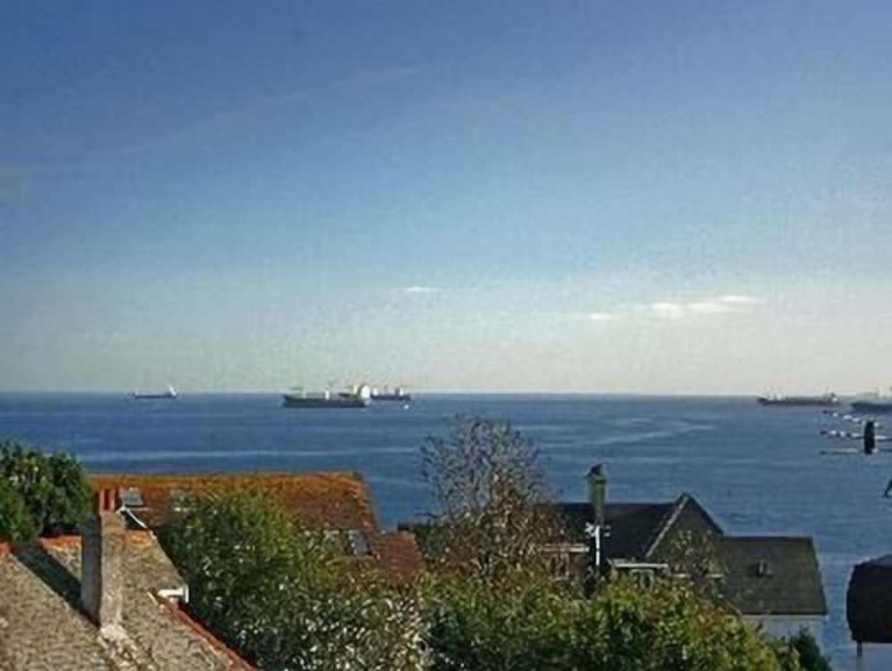 Superior Double Room, Private Bathroom, Sea View (Not Ensuite Balcony ) photo 2