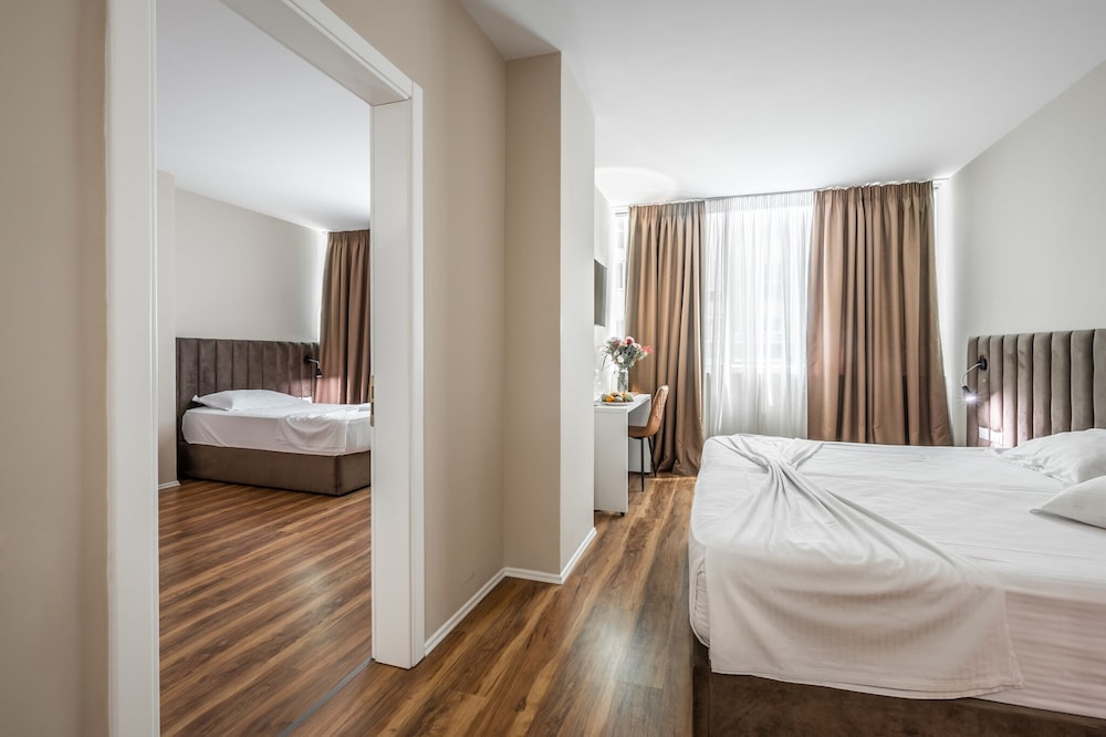 Royal Quadruple Room, 2 Bedrooms, Balcony, Partial Sea View