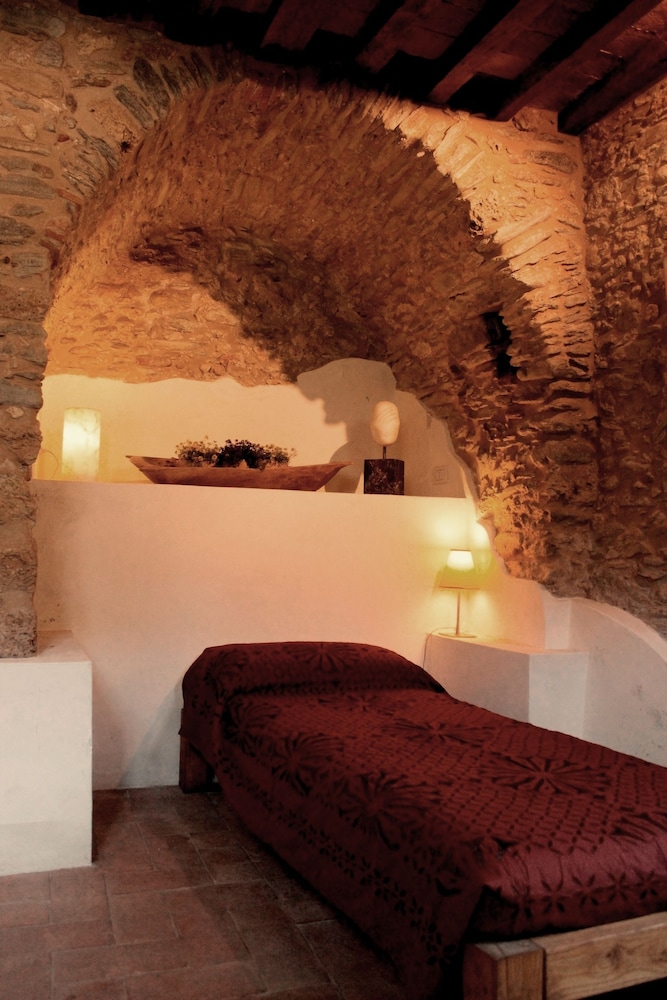 Traditional Suite, 2 Bedrooms, Non Smoking, Private Bathroom