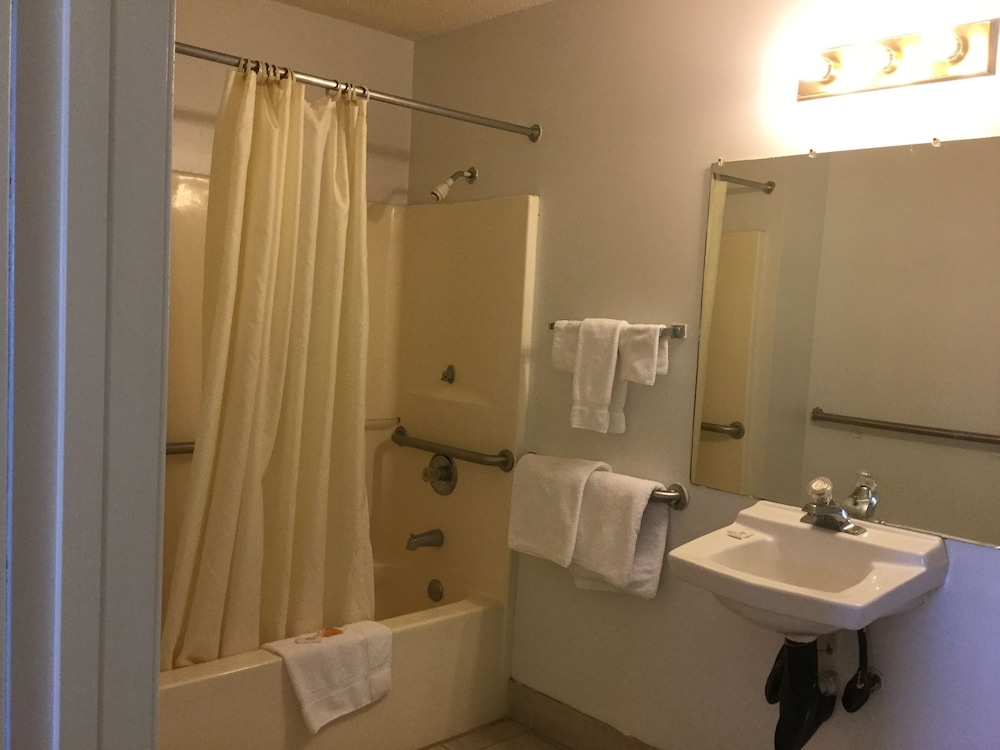 Deluxe Room, 2 Double Beds, Smoking photo 3