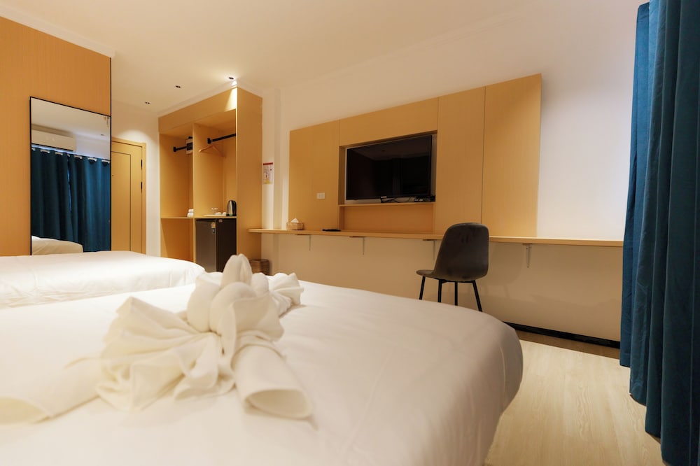 Deluxe Room, 2 Queen Beds, City View