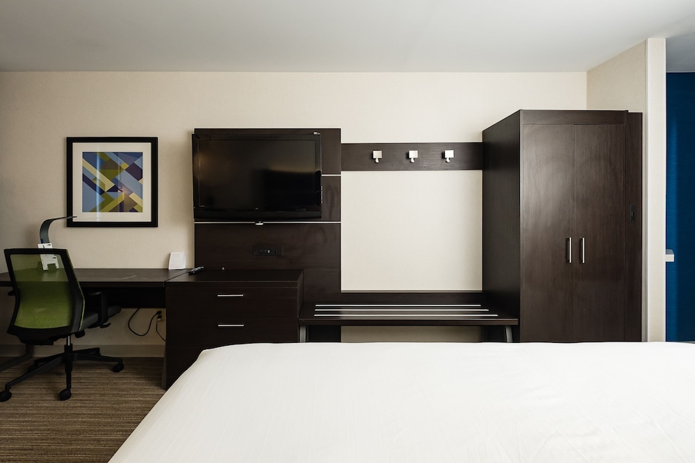 Standard Room, 1 King Bed, Accessible, Non Smoking (Communications) - Photo 3