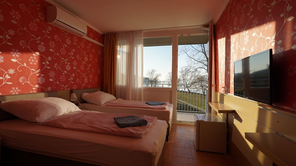 Comfort Triple Room photo 2