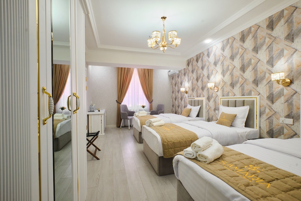 Deluxe Room, 3 Twin Beds photo 1