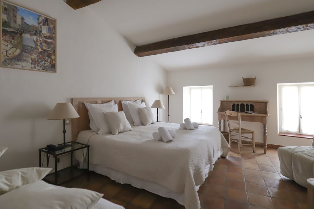 Junior Double Room (Le Vers a Soie)