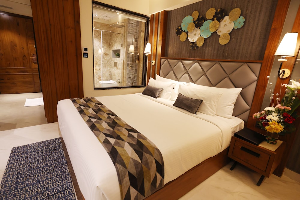 Executive Room - Photo 8