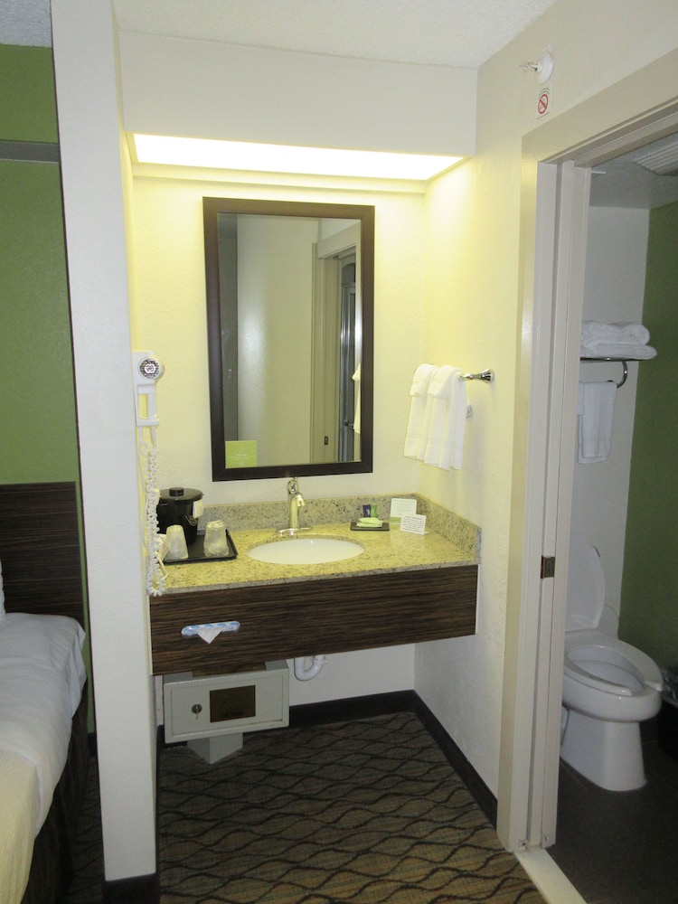 Standard Room, 2 Double Beds, Non Smoking - Photo 13