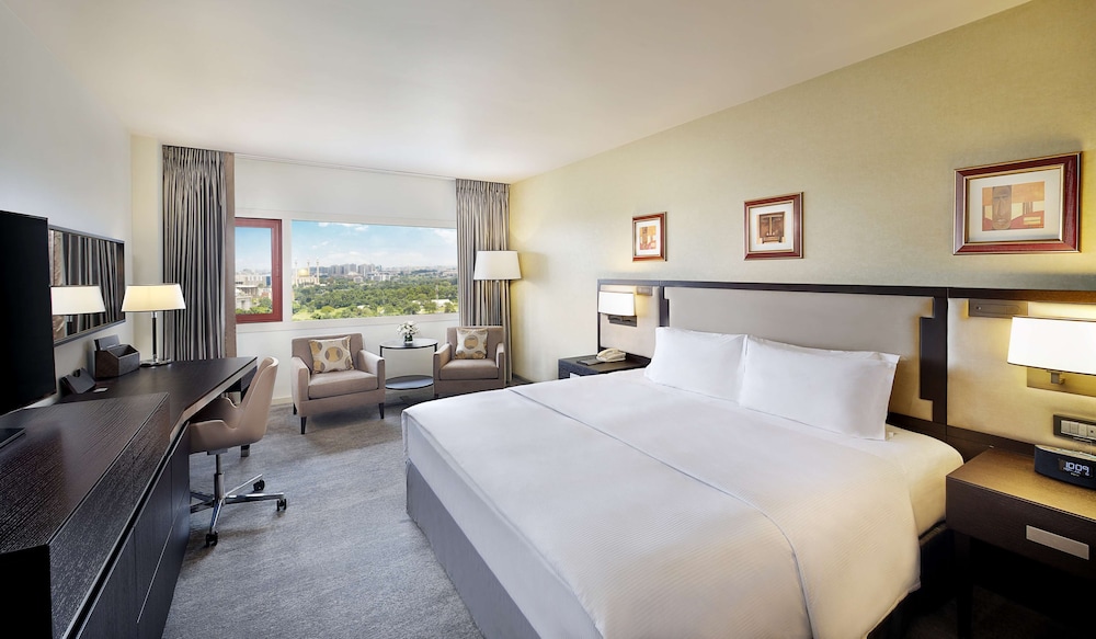 Executive Suite, 1 King Bed (Ambassador) photo 2